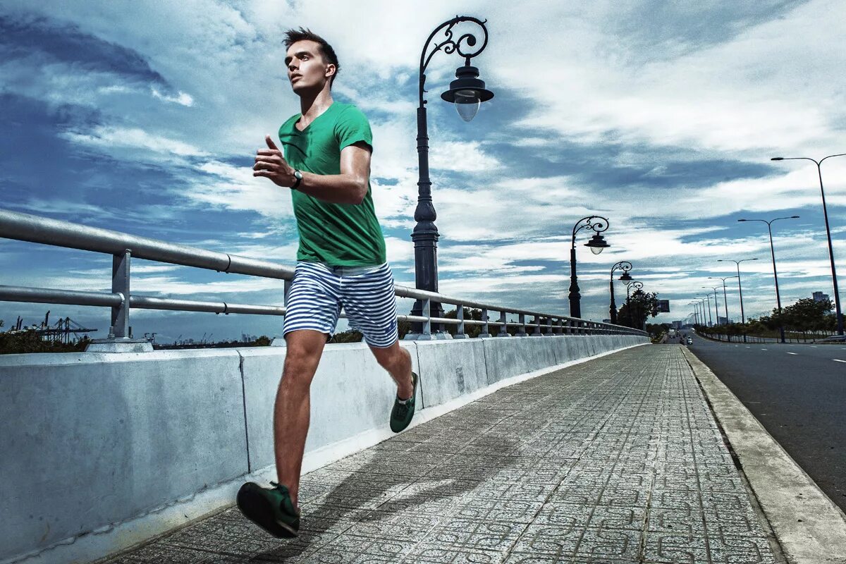 Движение в жизни человека. Попасть в движение. Достижение цели. Человек в движении фото. Летящая стрела.