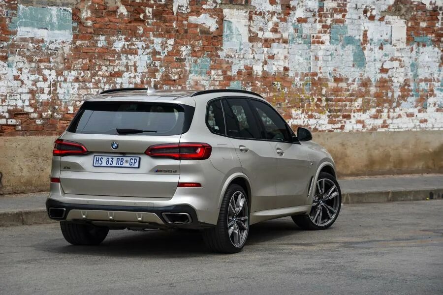 Bmw x5 g. BMW x5 m50d 2021. BMW x5m 2018. BMW x5 g05 серебристый. БМВ x5 g05 m50d.