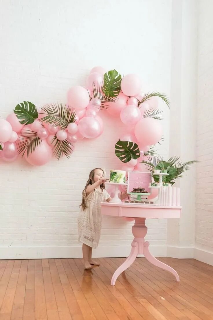 Фотозона для девочки. Фотозона в розовом стиле. Фотозона с шарами. Фотозона в стиле Фламинго.