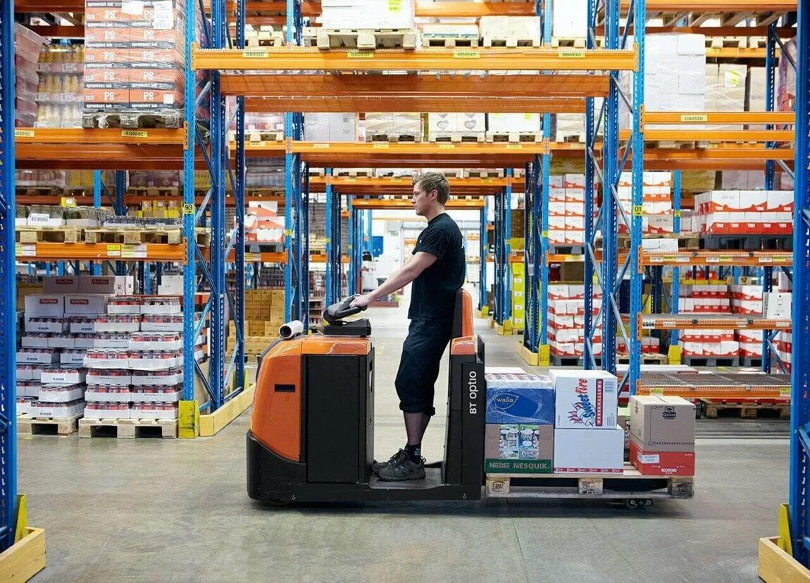 Склады dhl sochaczew. Метро работа комплектовщиком. Метро работа комплектовщиком. Комплектовщик кровн 3500. Комплектовщик на склад.