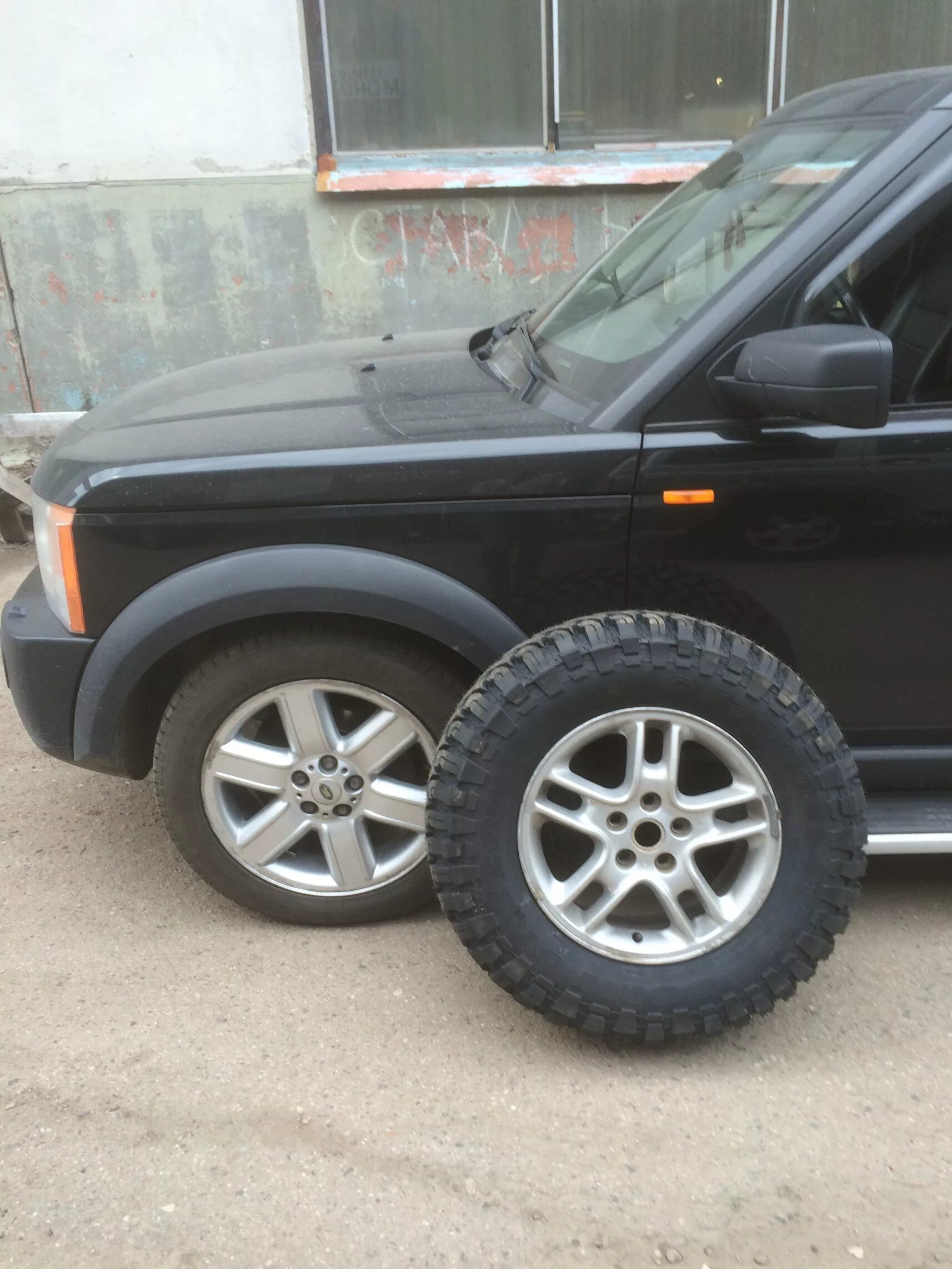 Discovery 3 285/65 r18. Дискавери 3 на грязевой резине r20. 285/70 R17 Дискавери 3. Land Rover Discovery 3 колеса r17. Шины дискавери 3
