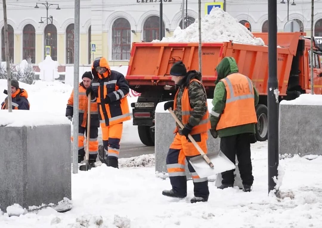 Техника для коммунальных служб. Россети курскэнерго штаб. Японские коммунальные службы. Работа коммунальных служб зимой в москве спиной. Брянские коммунальщики.