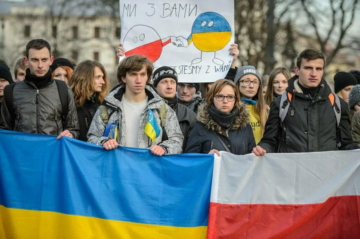 Украина против поляков. Поляки на Украине. Украинцы с флагом. Украина – это Россия. Россияне и украинцы.