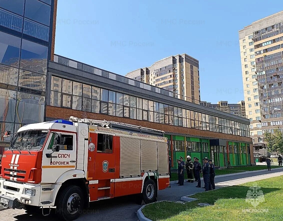 Жилой массив олимпийский школа 106. Жилой массив олимпийский школа 106. Школа жк олимпийский воронеж. Школа 106 воронеж фото. Мбоу сош 106 воронеж.