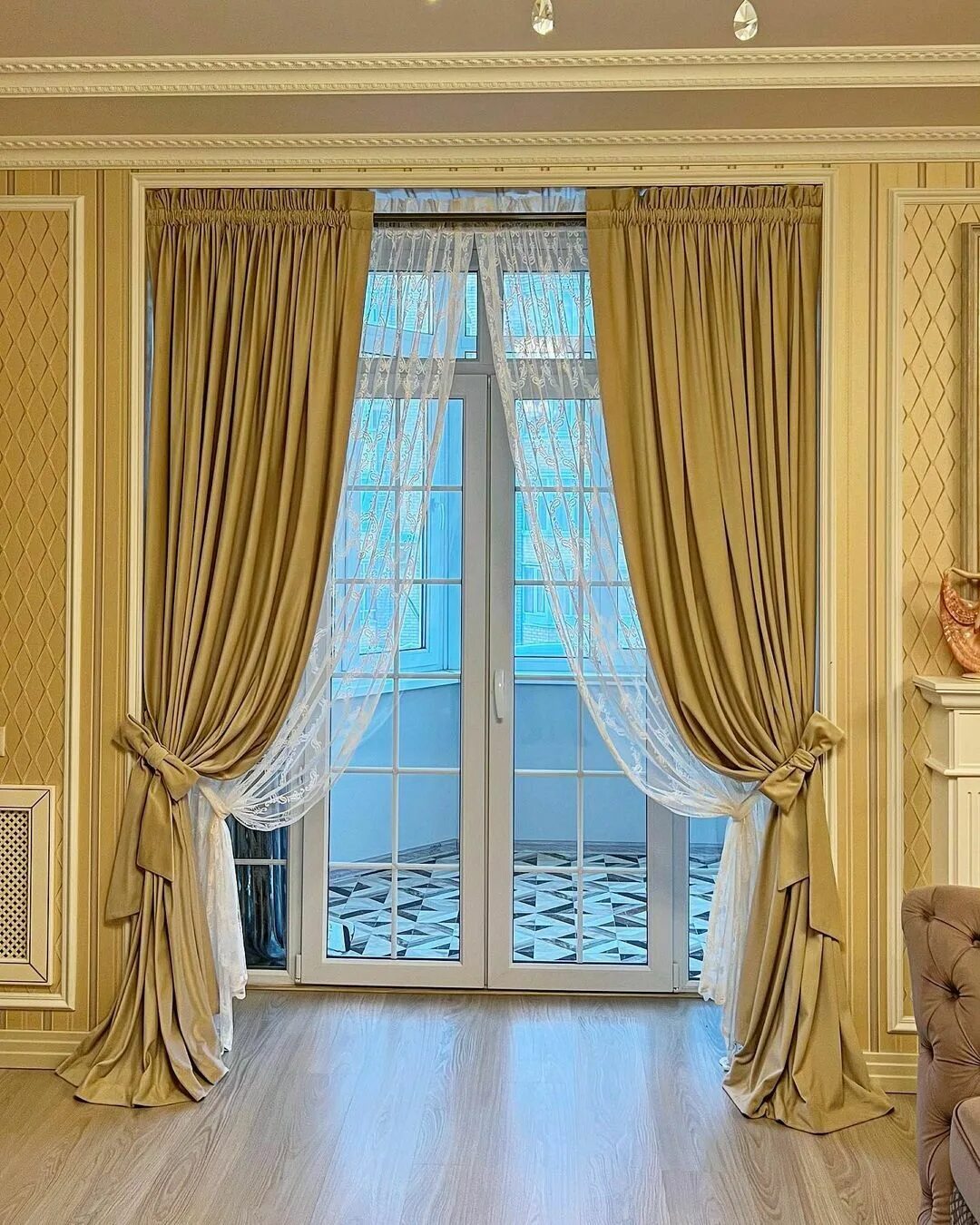 Салон штор ария. Красивые шторы. Московские шторы. Фисташковые шторы на кухню. Красивые портьеры.