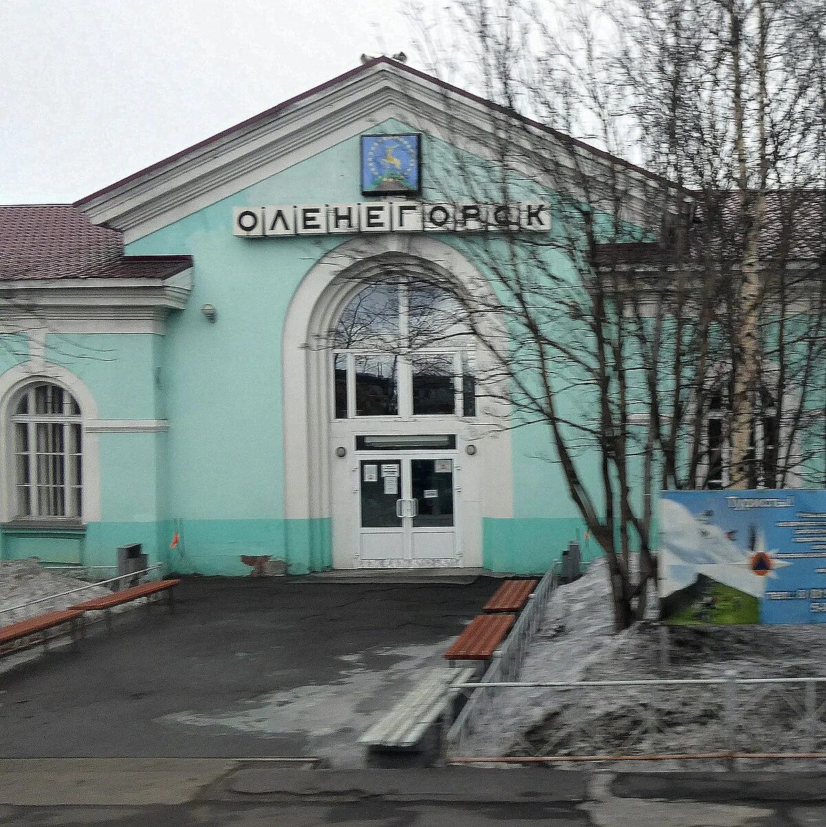 Оленегорск мурманская область вокзал. Касса оленегорск. Интернациональная 172 сыктывкар. Бассейн оленегорск. Пригородные кассы.