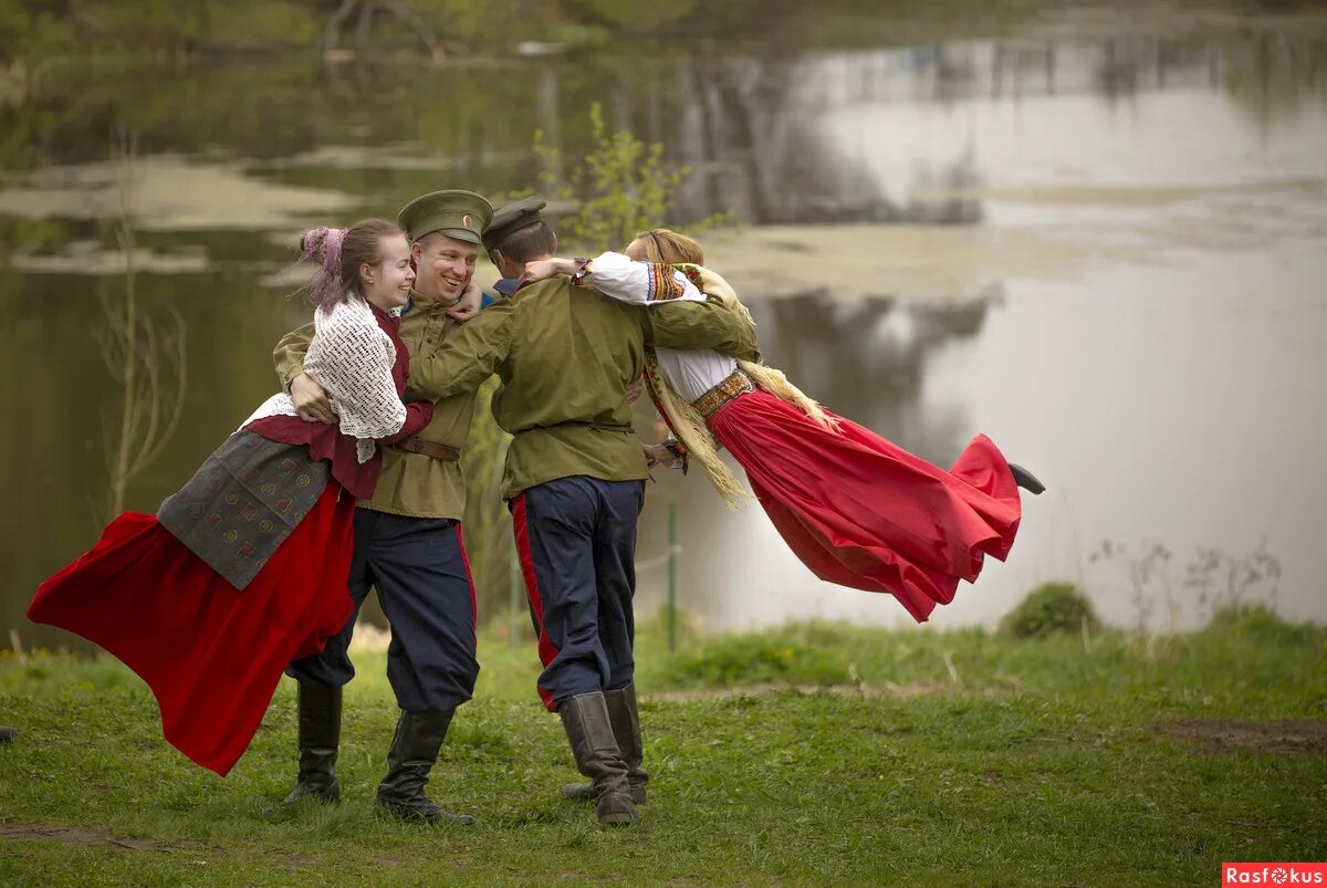 как за доном за рекой под зеленым. как за доном за рекой под зеленым. казачья пара. казачьи песни. за доном за рекой песня.