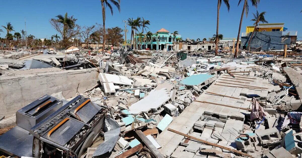 Самый разрушительный ураган в сша. Ураган в США 2022. Самый разрушительный смерч. Самый сильный ураган. Смерч во Флориде сейчас США.
