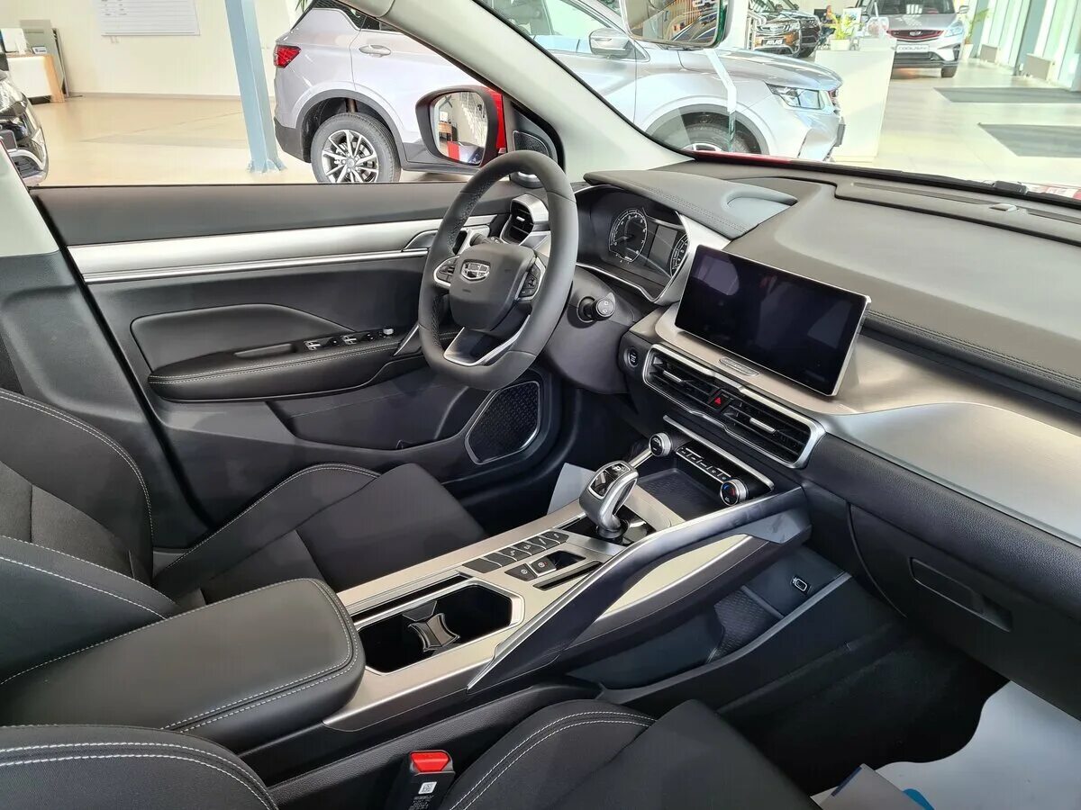 Geely coolray 2021 салон. Geely coolray 2021 серый. Geely coolray салон. Джили кулрей лакшери. Geely coolray салон.