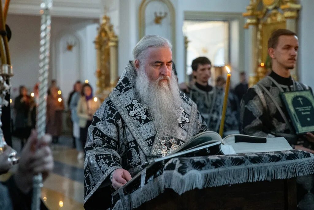 Что такое утреня в церкви. Митрополит лонгин. митрополит лонгин ульяновск. утреня великого пятка патриарх. митрополит лонгин симбирский и новоспасский.
