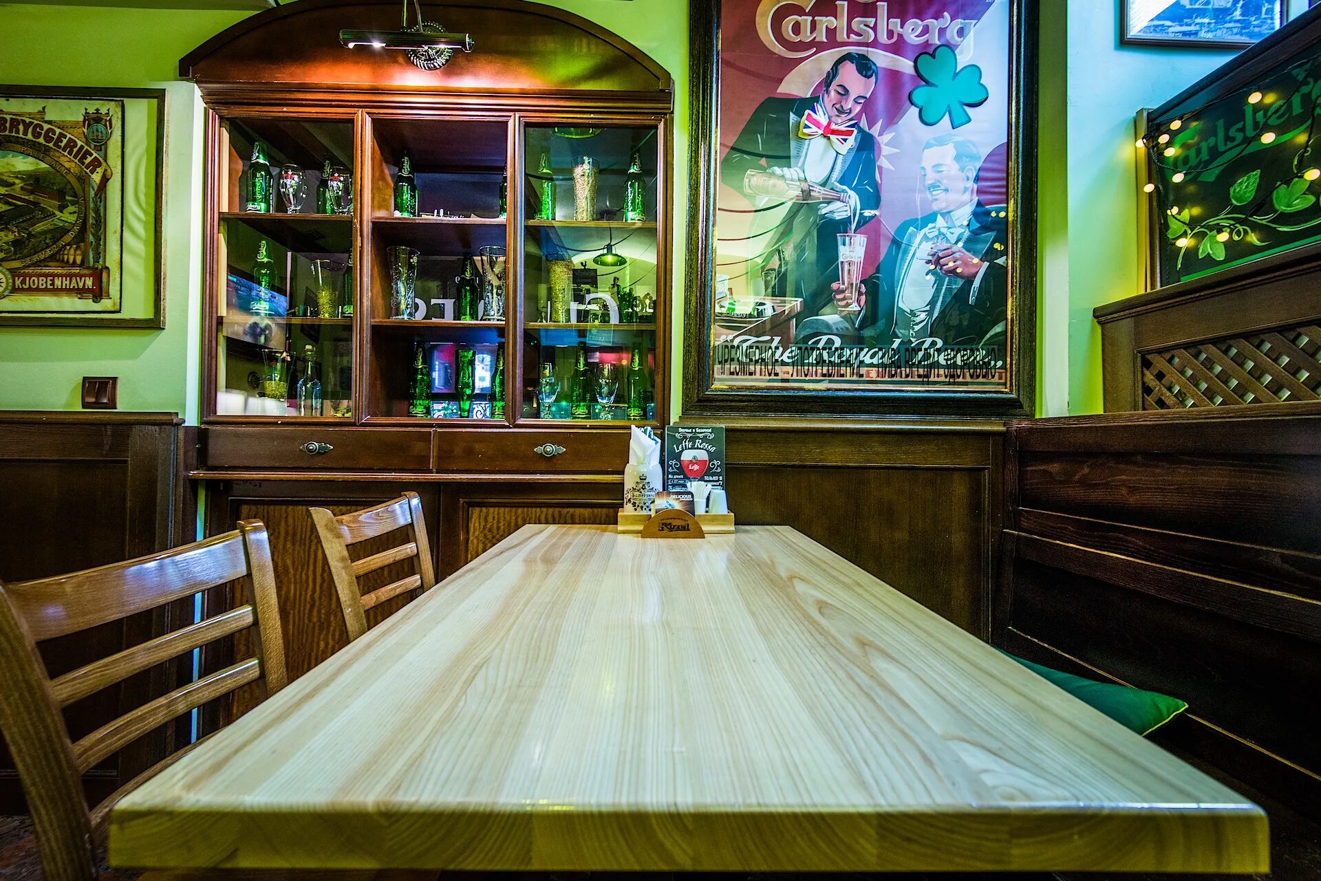 Гамбринус ресторан минск. Гамбринус проспект труда. Пивной король гамбринус. Кафе гамбринус россошь. Россошь пивной бар гамбринус.