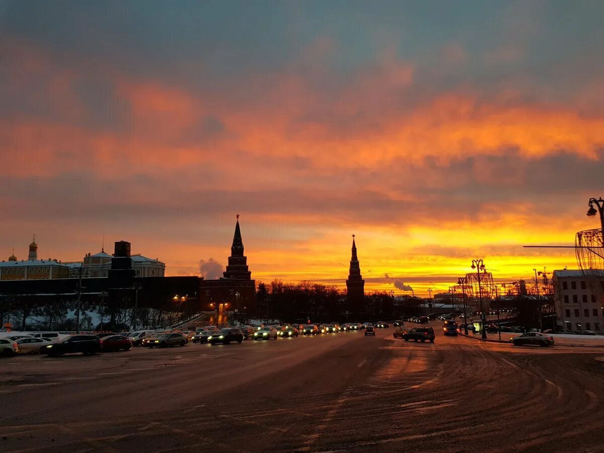 Рассвет в Москве. Закат в Москве. Пейзаж Москвы. Закат в городе.