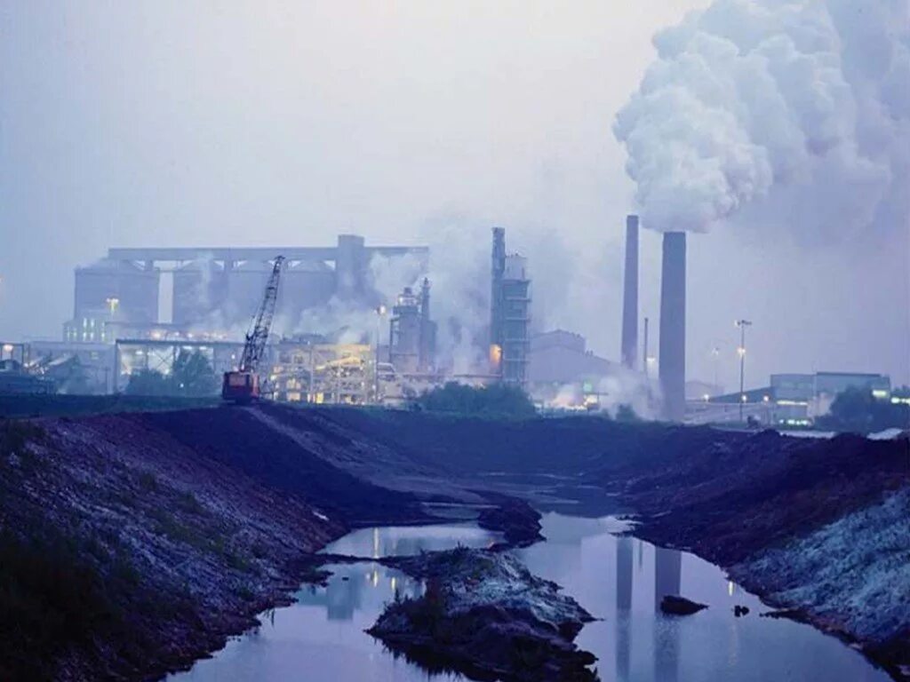 Загрязнение воздуха. Загрязнение заводами. Современная экология. Выбросы промышленных предприятий.
