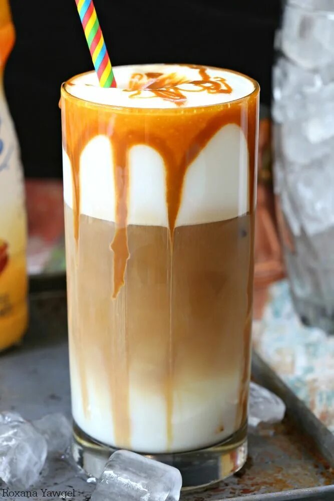 Айс карамель макиато. Iced Latte Caramel Macchiato. Карамельный латте макиато. Карамельный макиато Старбакс. Карамельный раф