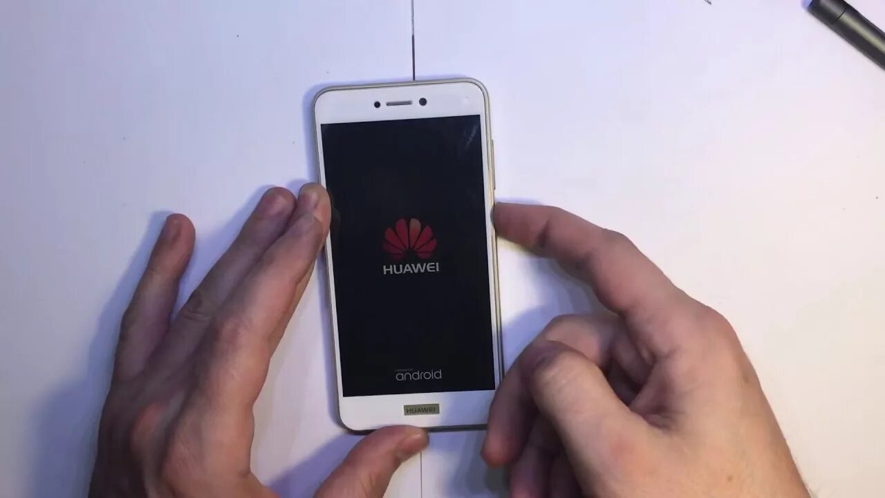 Хуавей перезагрузка. Huawei при включении телефона. Экран перезагрузки Huawei. Смартфон Huawei не включается. После перезагрузки не включается телефон редми