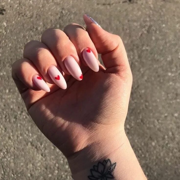 Pin by Dragomir Florentina on Nail design Nurse nails, Holiday nails, Nail desig