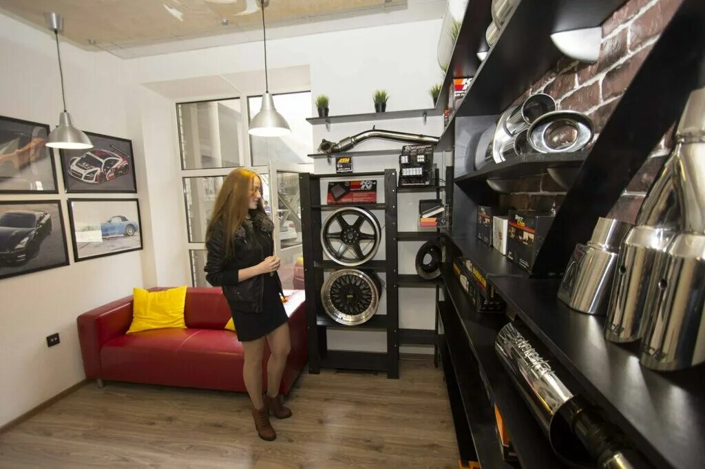 Tuning studio. Тюнинговое ателье. Тибурон автозвук. Tuning studio. Интерьер детейлинг студии.
