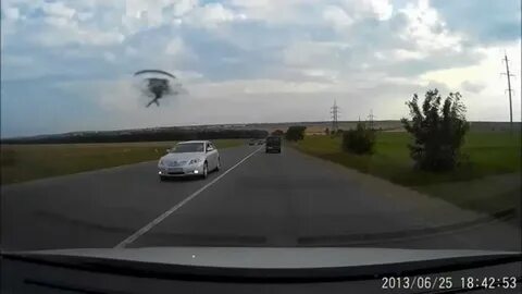 Прилетел камень в лобовое
