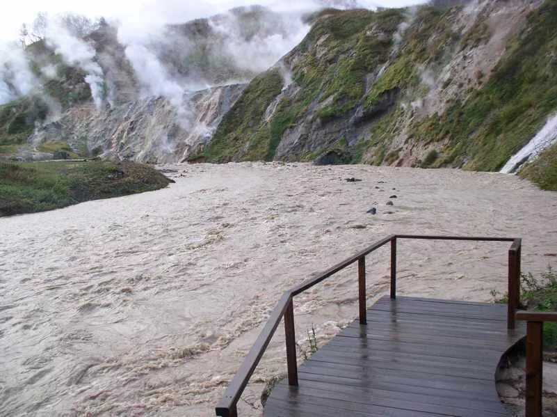 Затапливаемая долина. Долина гейзеров на камчатке оползень. Долина гейзеров оползень 2007. Национальный парк долина смерти. Долина гейзеров на камчатке оползень.