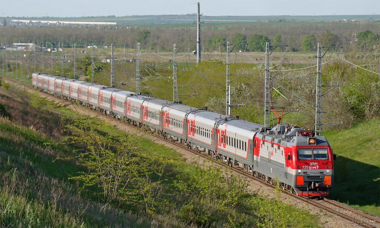 Поезд таврия омск. Эп1м Пригородный Узуново. Эп1м 725. Электровоз эп1м. Поезд электровоз.