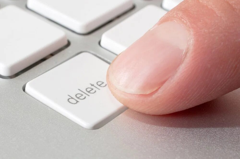 А4 нажимать на кнопку. Кнопка delete. нажимает на кнопку. палец нажимает на клавишу delete. кнопка делете.