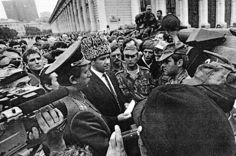 ельцин в августе 1991. 4 июня 1991 года. забил снаряд я в тушку пуго. 12 июня 1991 года. мультфильм путч.