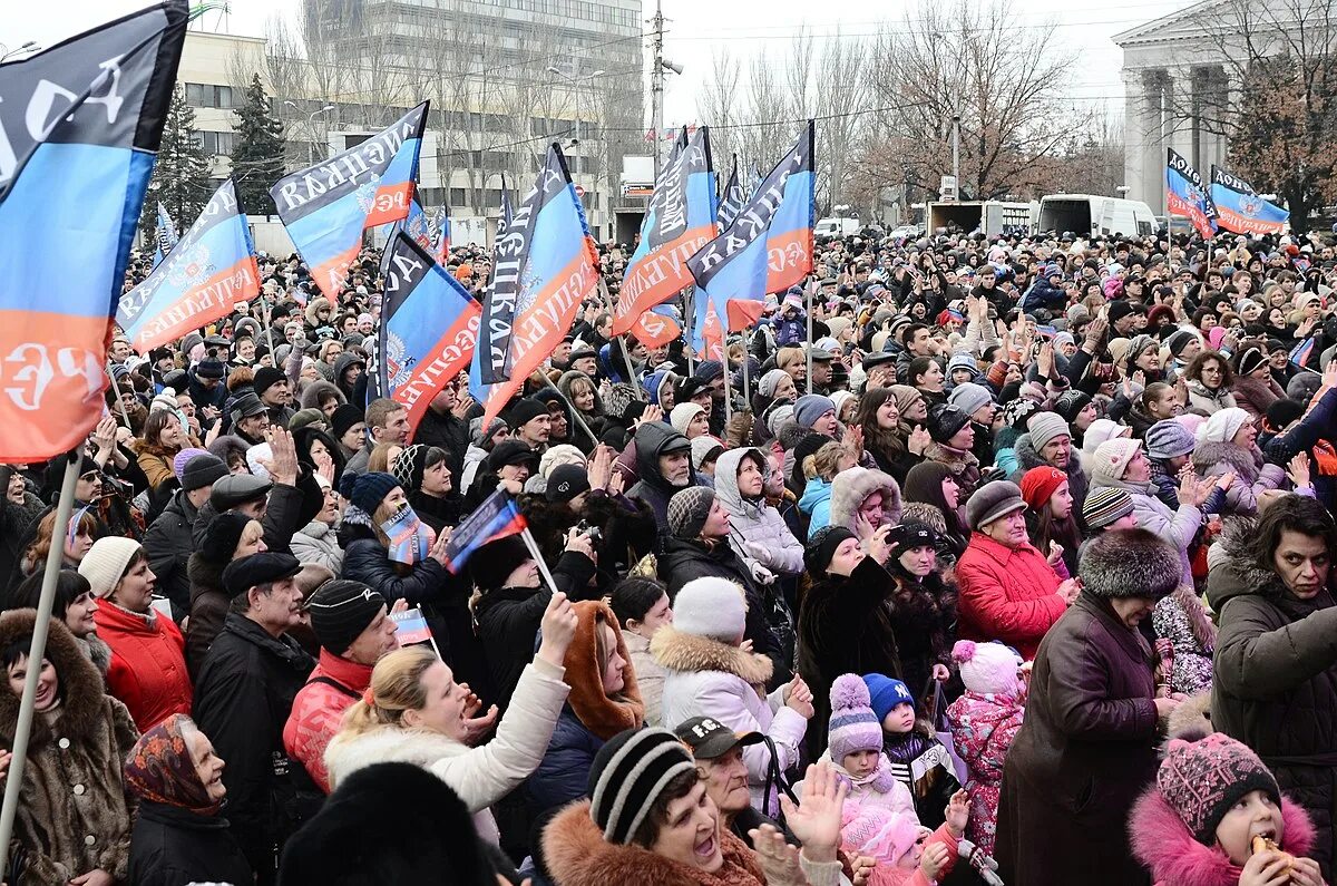 12 декабря день конституции. Сугробы прикол. Заход шабата сегодня москва. Юридический диктант. Комсомольск на амуре снег.