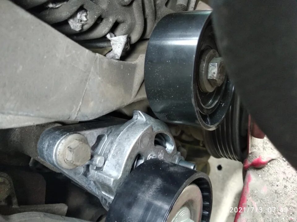 Замена ремня привода вспомогательных агрегатов 8-клапанного двигателя Renault Lo