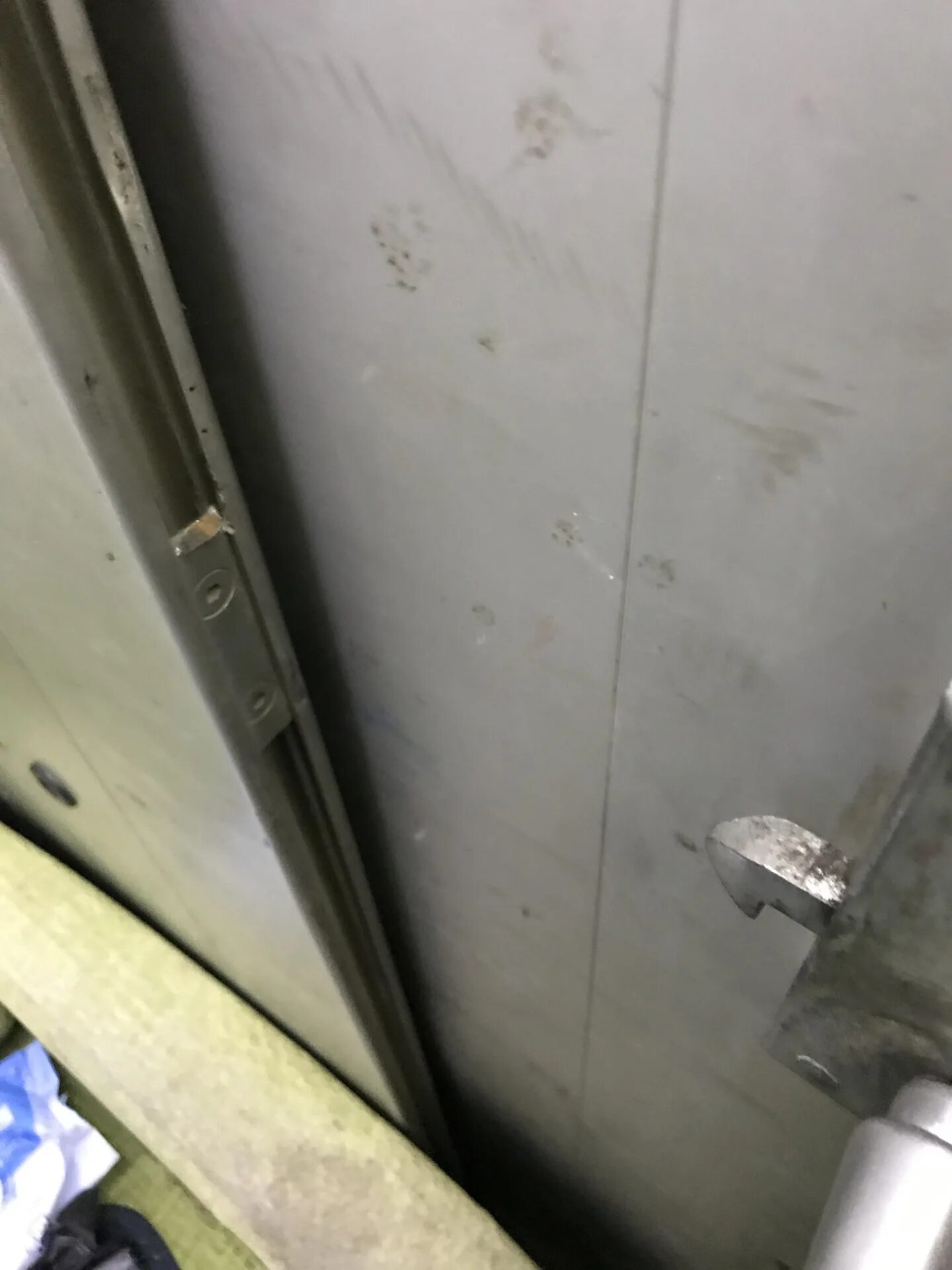 Ремкомплект ограничителей дверей 2115. Дверь не фиксируется в закрытом положении. Ограничители межкомнатных дверей cl79/2 clippasafe. Защелка роликовая, бронза 3132вr. Дверь не фиксируется в закрытом положении.