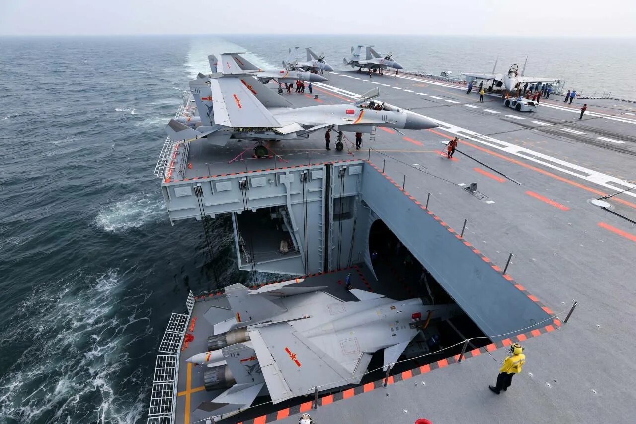 Какие самолеты на авианосцах. Миг-29к вмс индии. F 35c взлет с палубы. Какие самолеты на авианосцах. Какие самолеты на авианосцах.