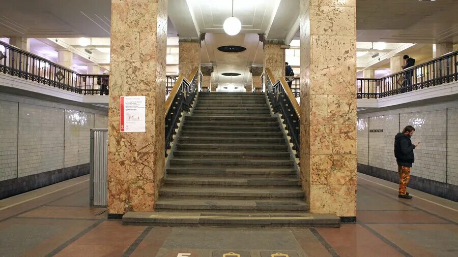 Выходы из метро парк культуры москва. Схема станции парк культуры радиальная. Движение кольцевой линии метро. Станция метро парк культуры кольцевая. Парк культуры переход на сокольническую.