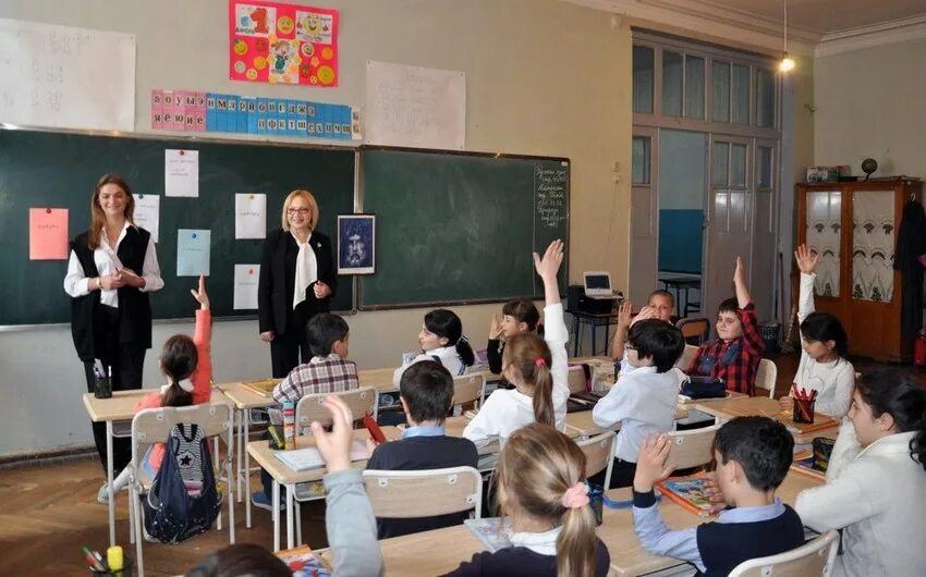 Школы в грузии. Когда в грузии идут в школу. Когда в грузии идут в школу. Школы в грузии. Школьное образование в грузии.