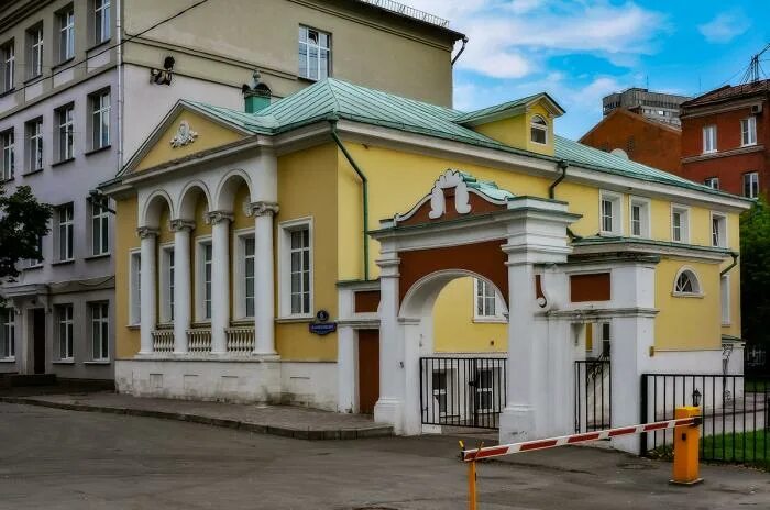 Школа в д поленова. Спасопесковский переулок Поленов. Дом Щепочкиной в Спасопесковском переулке. Спасопесковский переулок 6с7 школа. Спасопесковский переулок школа Поленова.