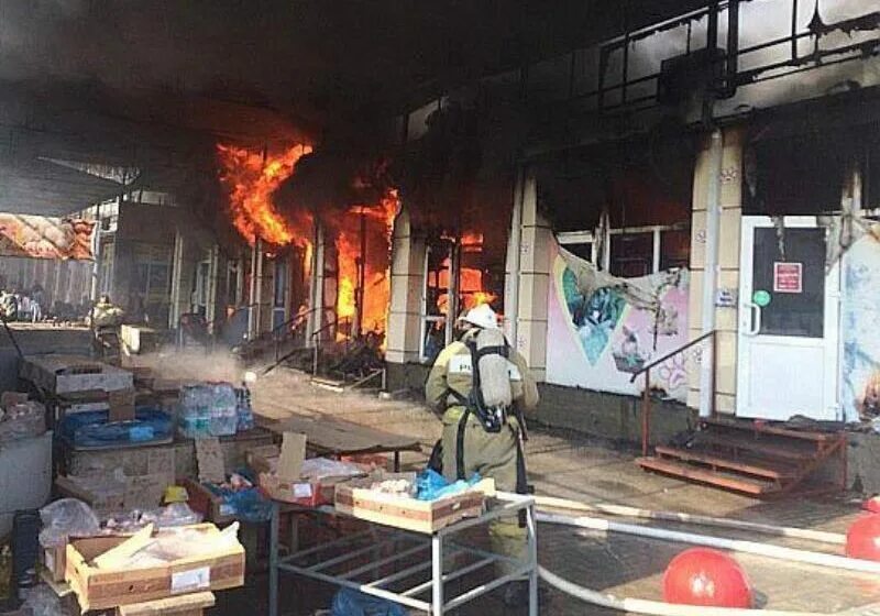 Пожар рынок темерник. Пожар рынок г. Горящий город. Пожар рынок г. Пожар рынок г.