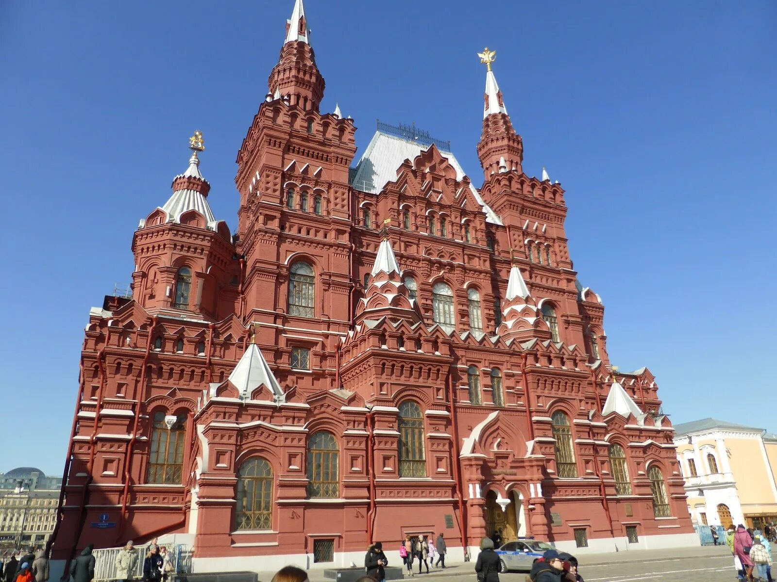 Исторический именно. Псевдорусский стиль в Москве. Псевдорусский стиль 19 века. Псевдорусский стиль в архитектуре России. Резанов псевдорусский стиль.