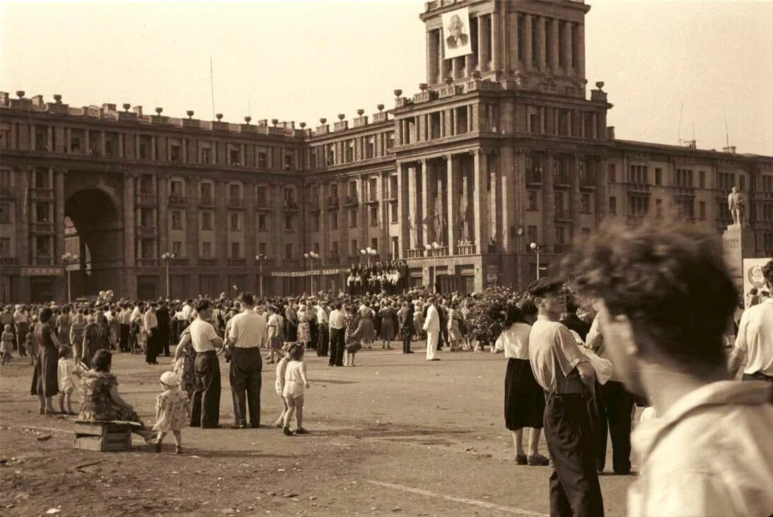 Норильск в 1956. Октябрьская площадь Норильск. Норильск 1935. Станция Октябрьская площадь Норильск.