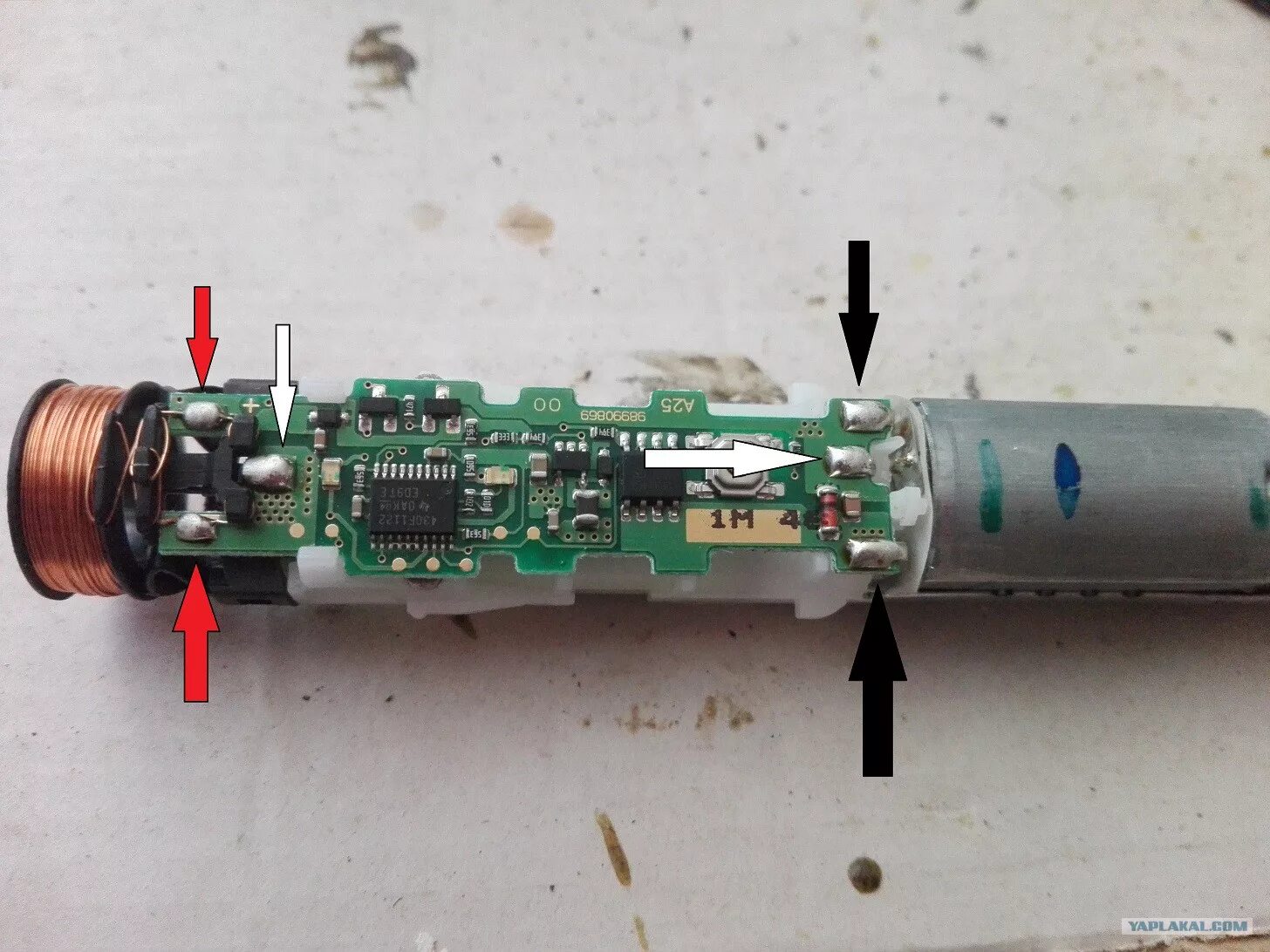 Как поменять аккумулятор зубной щетки. Аккумулятор для зубной щетки oral-b. Замена аккумулятора в щетке. Как поменять аккумулятор зубной щетки. Батарейка в электрическую зубную щетку braun oral-b.