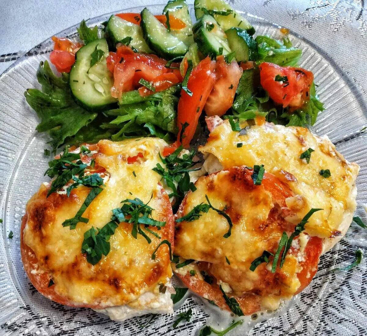 Вкусное сочное куриное филе на сковороде. Куриные отбивные. отбивные из курицы. отбивная из куриной грудки. куриное филе под сыром.