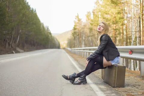 Девушка на дороге - 52 фото 