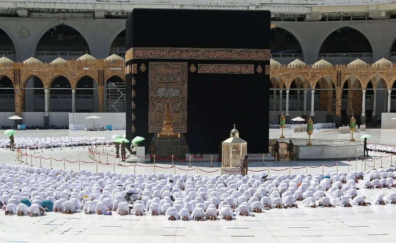 Джидда мекка расстояние. Кааба в Мекке. Grand Mosque of Mecca. Снег в Мекке. Мекка 1979.