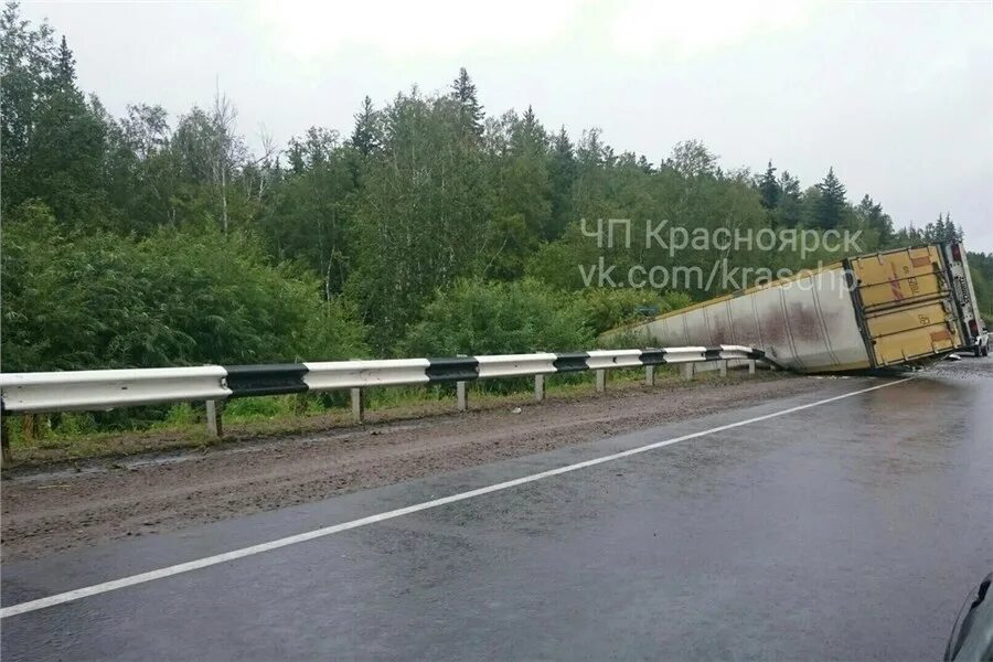 Трасса уяр красноярск. Дорога на красноярск опасные участки. Авария на трассе красноярск уяр вчера. Авария на трассе красноярск. Авария красноярск уяр трасса.