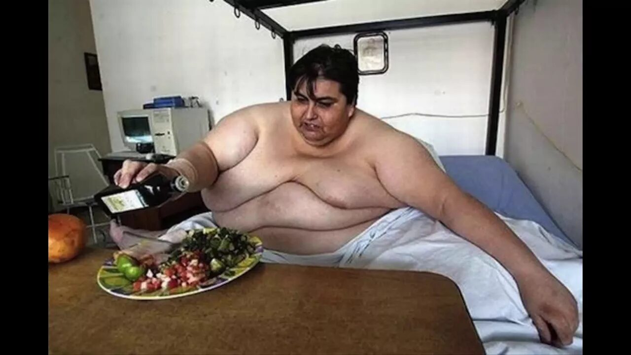 Главное толстый. Самый жирный человек в мире.