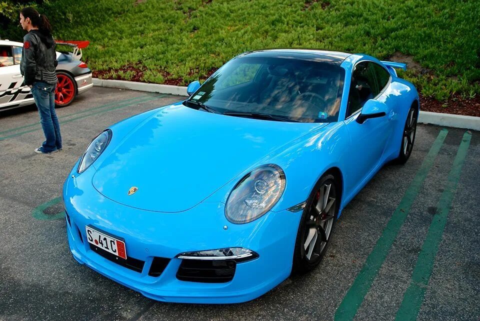 Porsche 911 carrera 4s синий. Porsche 911 carrera 4s blue. Porsche 911 turbo s blue. Porsche 918 baby blue. Porsche 718 cayman 2023.