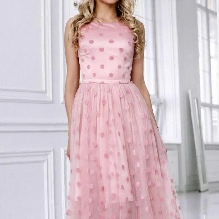 Розовое платье в горошек. Платье розовое в горох. Розовое пудровое платье. Серо розовое платье