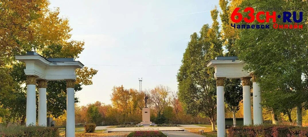 Чапаевск самарская область. Памятник ленину чапаевск. Чапаевск волгоград. Набережная чапаевск. Чапаевск фонтан.
