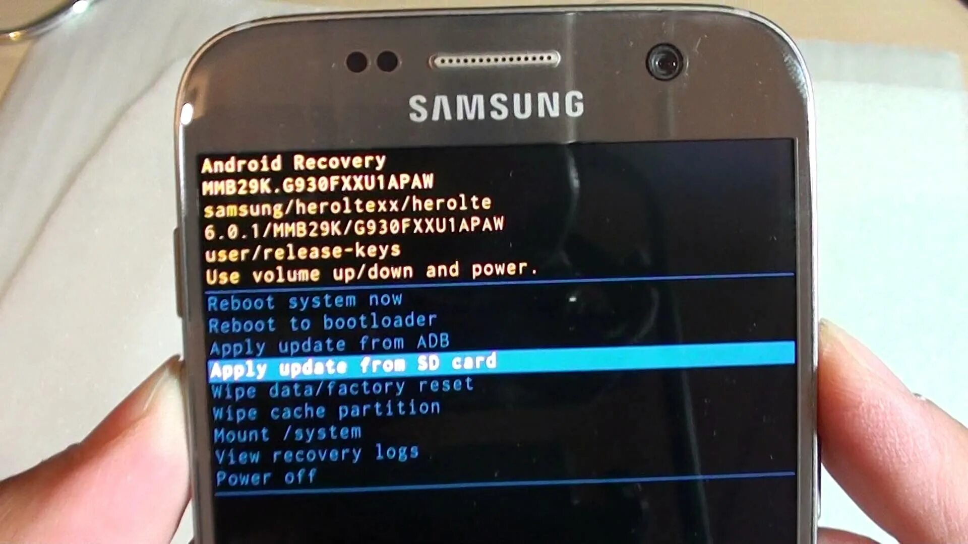 Почему телефон постоянно включается. Samsung сам перезагружается. Samsung сам отключается. Samsung включение. Samsung s10 hard reset.