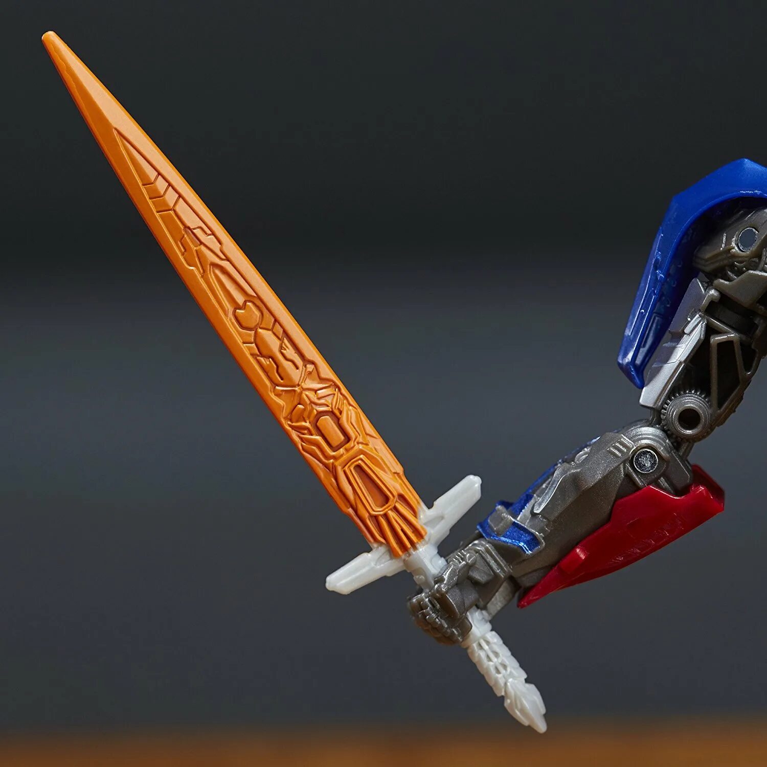 Оптимус прайм меч. Меч оптимуса прайма игрушка. Optimus prime energon sword. Меч солус прайм. Меч оптимус прайм меч.