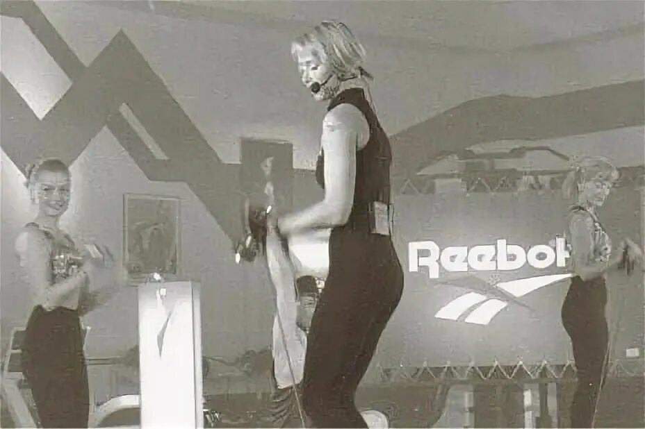 Мамбо в степ аэробике. Шейпинг классик. Кроссовки для степ аэробики. Aerobic step платформа. Aerobic 80.