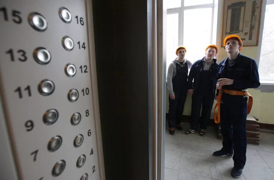 Замена лифтового оборудования. Специалист по оценке лифтов. Замена лифтового оборудования. Монтаж лифтовое оборудование. Лифтовое оборудование.