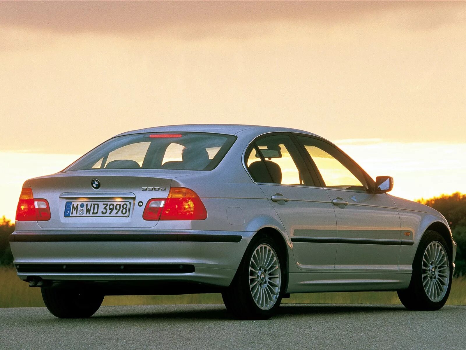 Е46 характеристики. BMW e46 318i. БМВ 3 е46. BMW 3 Series (e46). BMW 318 e46.